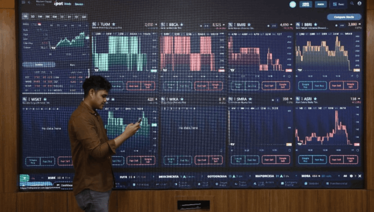 IHSG Dibuka Menguat di 8.051