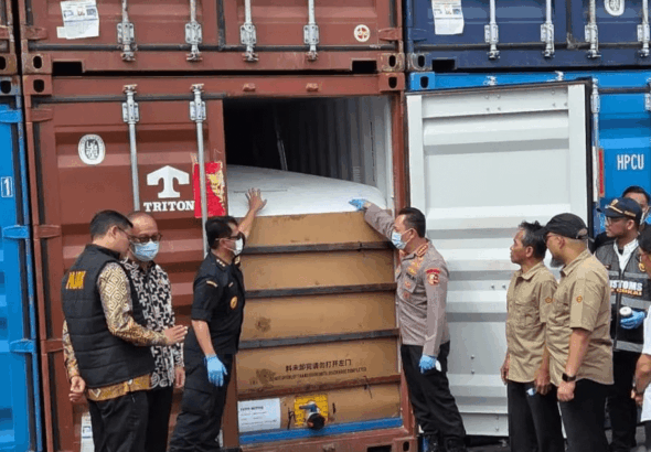 Bea Cukai-Polri Sita 87 Kontainer