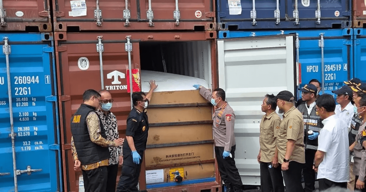 Bea Cukai-Polri Sita 87 Kontainer